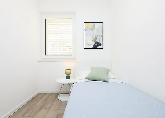 Hedera Estate Hedera A48 *